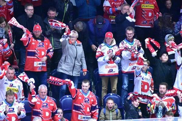 Pardubice v přeházené sestavě zdolaly Olomouc. Vomáčka čaroval v brance