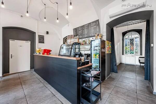 Pronájem plně vybavené kavárny, (157 m2), Praha 5 - Smíchov