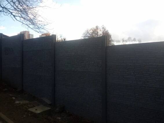 Betonové skládané ploty – Stavba plotů – KM Exteriéry