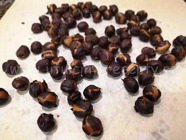 Pražené lískové ořechy | návod