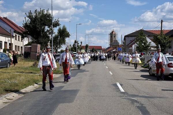 Improvizace po tornádu a velká účast Hody v Moravské se opravdu vydařily