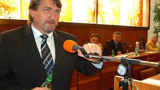 Jiří Šulc na jednání zastupitelů v Mostě.