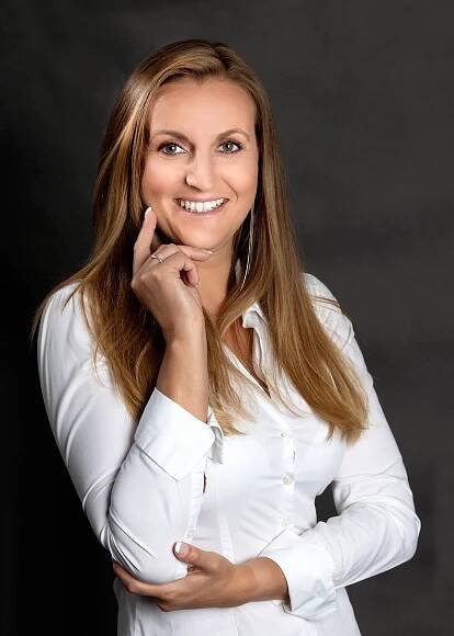 Adéla Andersová | Fotografka | Autorské portréty a focení na míru | České Budějovice - Business portrét