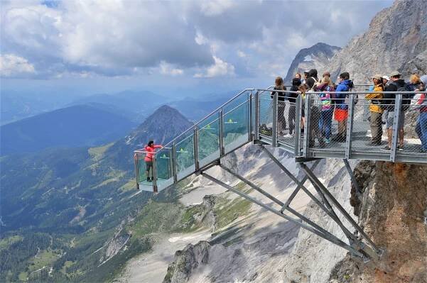 Dachstein: ledovec i nebeská stezka nadchne snad každého – PěšíTuristika.cz