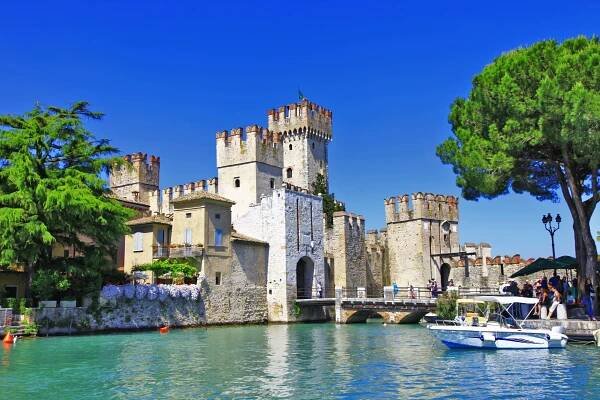 Scenérie Itálie série - sirmione. Lago di garda — Stock obrázek