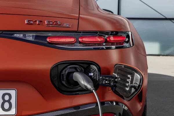 Mercedes-AMG GT dostal hybridní pohon, slibuje nejlepší zrychlení v historii značky