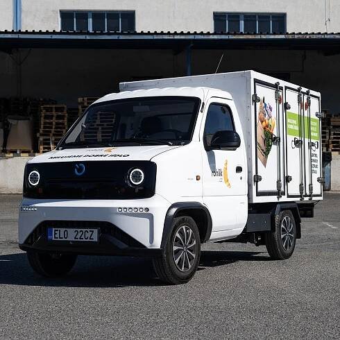 Čuprův Rohlík skupuje elektrododávky nové české automobilky. Dobíjí se úplně jinak, než je běžné