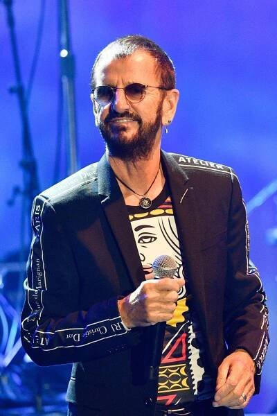 Recenze: Mír a lásku! Hudba Beatles žije, Ringo v Praze zpíval seržanta Pepře i Bílé album