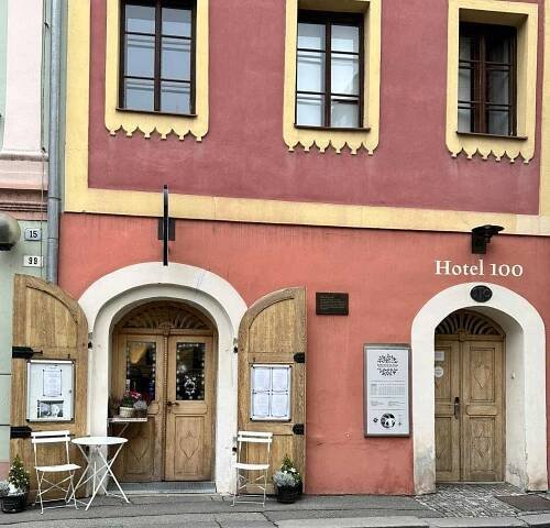 Hotel 100, Pardubice