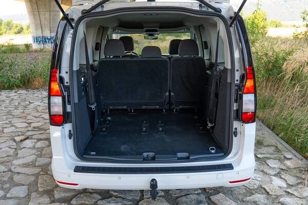 Nafta s manuálem, sedm míst a obrovský kufr: Schopného všeuměla VW Caddy Maxi sráží cena