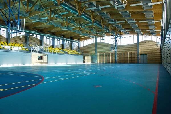 Sportovní hala v Kašperských horách | Cestujeme Šumavou