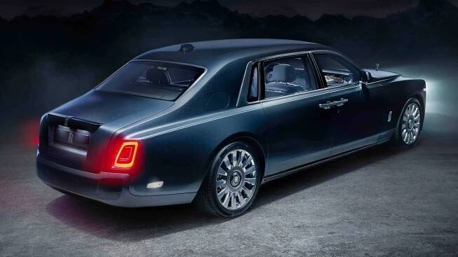 Je je jich jen dvacet na světě a na stropě mají celou galaxii! Proč nemá nový Rolls-Royce Phantom palubní hodiny?