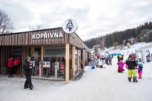 VIDEO: Ski areály na Bruntálsku přilákaly lyžaře z jižní Moravy i Vysočiny