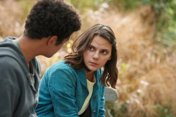 Jeho temné esence - Jeskyně - Z filmu - Dafne Keen