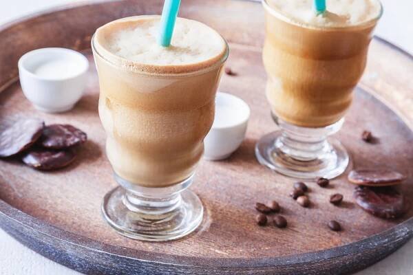 LEDOVÉ FRAPPÉ ANEB KDYŽ SMOOTHIE MAKER ZAHÁLÍ
