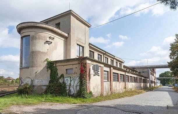 Lakovar, chemická továrna s.r.o. v Hradci Králové (současný stav), 2023. Foto: Jiří Zikmund. Zdroj: © kontrapunkt, z. ú.