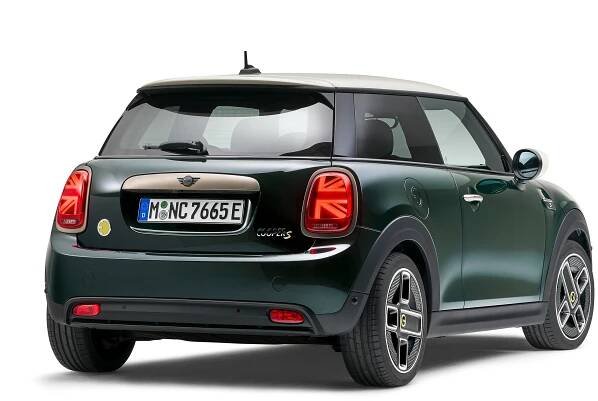 Green MINI Cooper SE Electric