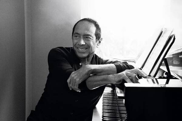 Paul Anka odložil koncert v Praze. Vystoupí v úterý 22. července 2014