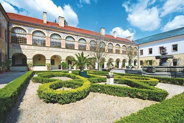 Častolovice – chateau - Chateaus - Orlické Mountains and Podorlicko Region - Častolovice
