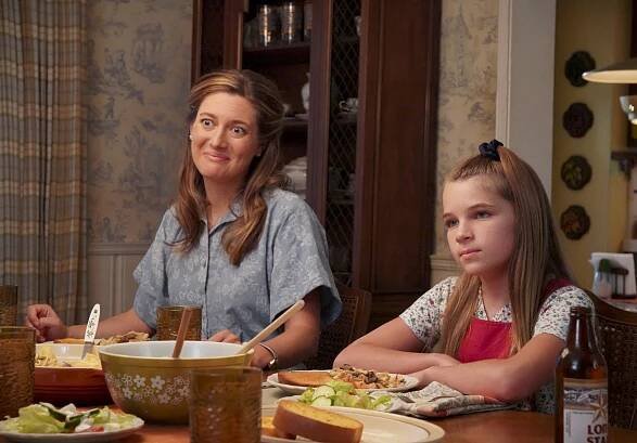 Malý Sheldon - Ananas a útěcha na mužské hrudi - Z filmu - Zoe Perry, Raegan Revord
