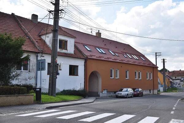 Hned za obcí se nachází národní přírodní rezervace Mohelenská hadcová step. JE unikátní svou faunou i flórou a návštěvníkům nabízí unikátní výhledy