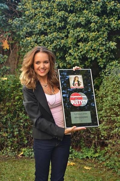 Lucie Vondráčková převzala PLATINOVOU DESKU za album DUETY | CS MUSIC