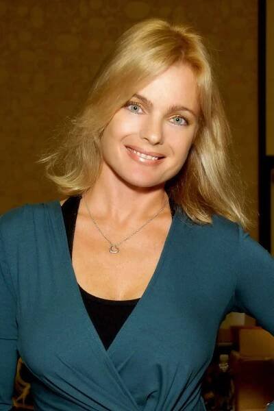 Soubor:Erika Eleniak 2011.jpg