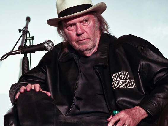 Neil Young Bio: Life and Career of the Iconic Musician 1