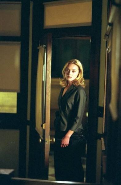 Angel - Rozum a cit - Z filmu - Elisabeth Röhm