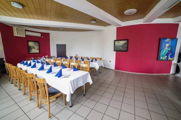 RESTAURACE 2 | HOTEL ROZVOJ, KLATOVY: UBYTOVÁNÍ KLATOVY