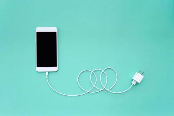Jak správně nabíjet mobilní telefon: Pozor na noční nabíjení z nuly na sto