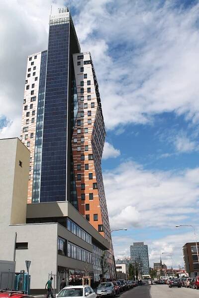 File:Brno, Štýřice, Pražákova, AZ Tower a Spielberk Tower B (2013-05-21; 01).jpg - Wikimedia Commons