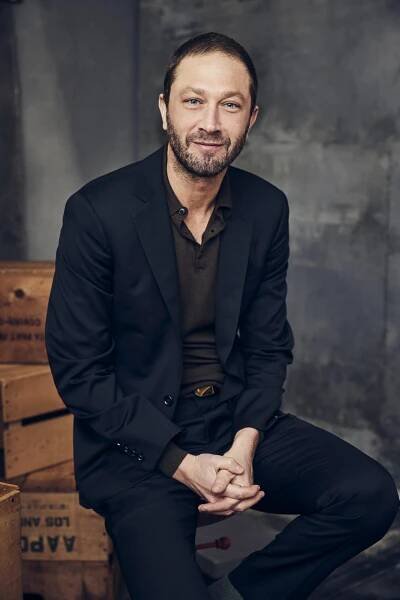 Ebon Moss-Bachrach - Actor