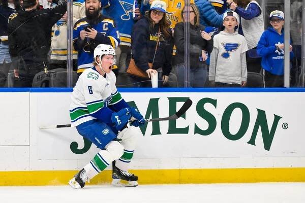 NHL: Vancouver Canucks at St. Louis Blues