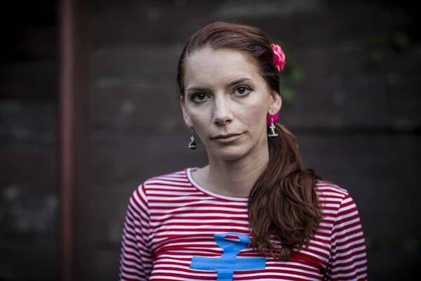 Škandál Čaputovej! V lietadle do Prahy pochybní umelci. Aj Dorota Nvotová - SLOVENSKÉ HNUTIE OBRODY