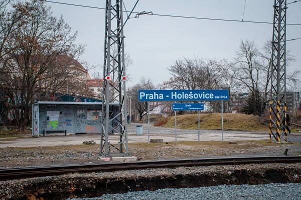 Nejošklivější pražská zastávka po 135 letech končí. Kvůli budování Bubnů se zkrátí i linky od Kralup - Zdopravy.cz