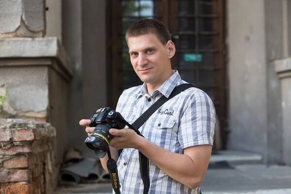 Prázdných domů je v Česku víc než bezdomovců. Ať za ně majitelé platí speciální daň, chce iniciativa
