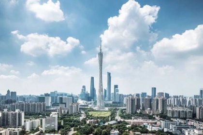 panorama moderního města s oblačnou krajinou v guangzhou - kanton - stock snímky, obrázky a fotky