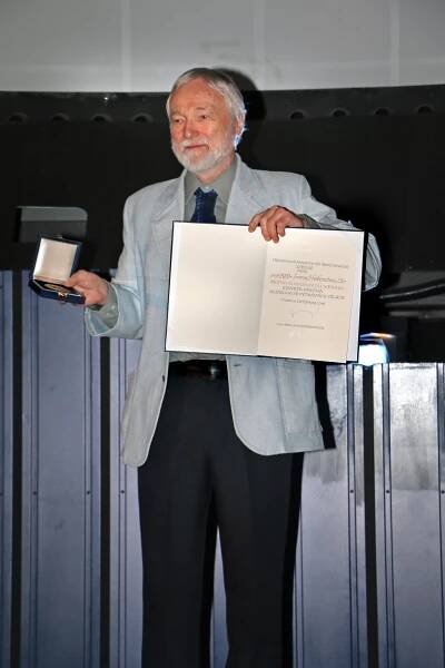 Soubor:Ivan Hubený, Ernst Mach Medal.jpg – Wikipedie