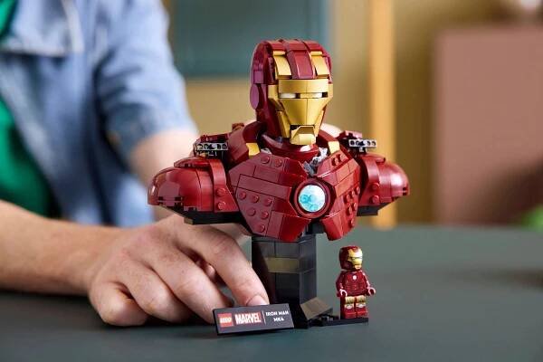 Fotka: LEGO novinka – busta Iron Mana z marvelovského superhrdinského světa