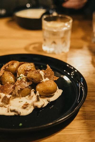 Arthur's PUB: Drinky, chuťovky k pivu i večeře ve stylu fine dining - Říká kdo?