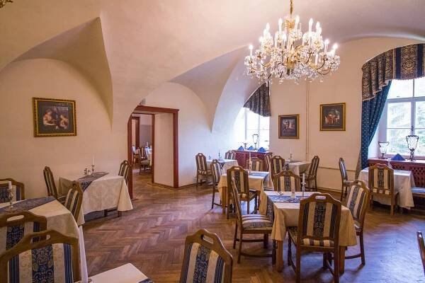 Hrubá Skála: EA Zámecký hotel**** | CK HOŠKA TOUR