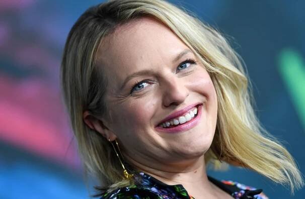 Elisabeth Moss uvedla, že zatím žádné těhotenské problémy nemá.