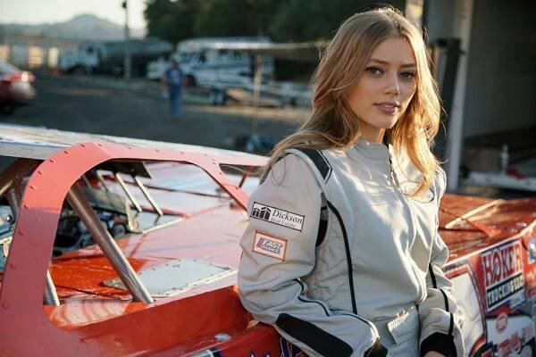 Grace Van Dien