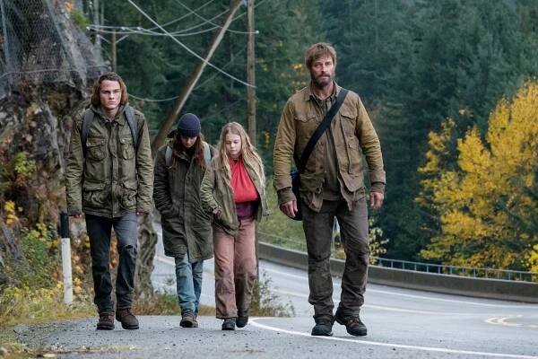 Okupovaná kolonie - The Emerald City - Z filmu - Alex Neustaedter, Isabella Crovetti, Josh Holloway