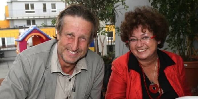 Jana Boušková se po smrti Petra Svojtky dala dohromady s hercem Václavem Vydrou, který jí byl v těžkých životních chvílích velkou oporou. 