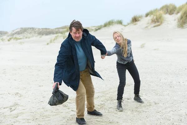 Ostfrieslandkrimis - Ostfriesenangst - Z filmu - Harald Windisch, Elisa Schlott