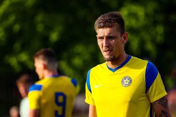 Fotbalisté Doubravky (na archivním snímku ve žlutém) se chystají na novou sezonu