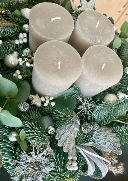 Velký adventní věnec z neopadavé jedle s eukalyptem :: Orchidejka shop