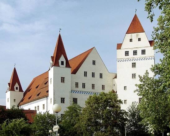 Soubor:Neues Schloss Ingolstadt Front.JPG
